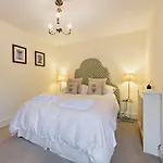 3 Bed In Oc-78935 Holiday home *